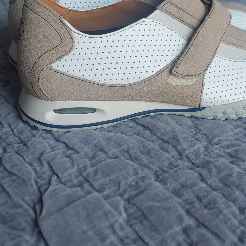 Shoes - Picture 2 of 9